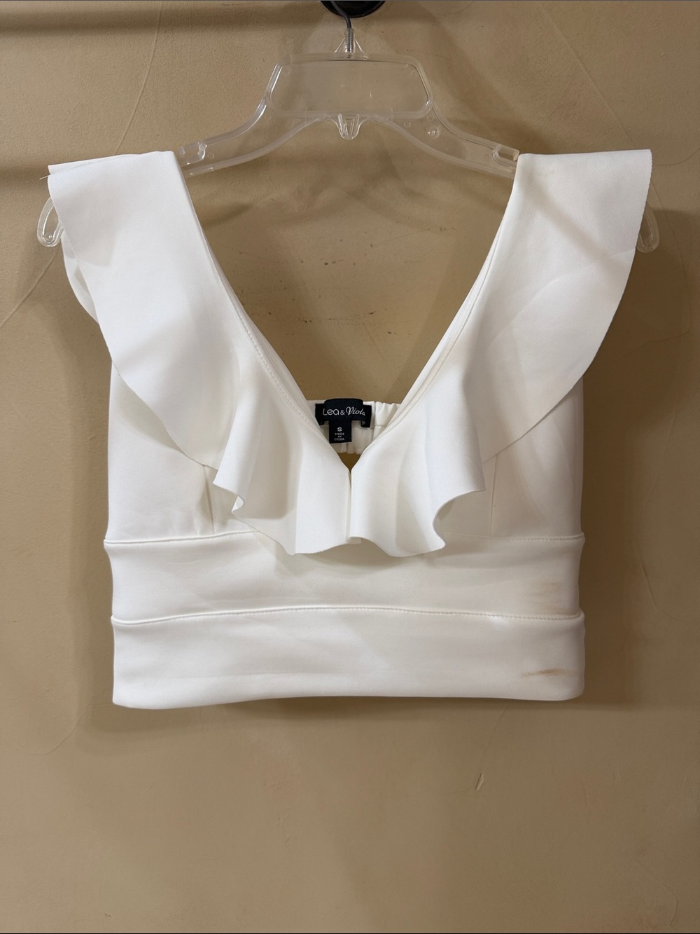 Leo & Viola White short ruffled top Size Small